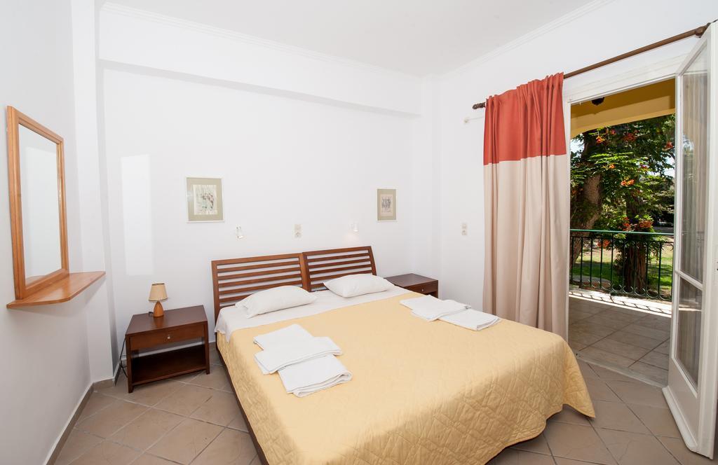 Zarkadis Beach Apartments Τσιλιβί Δωμάτιο φωτογραφία