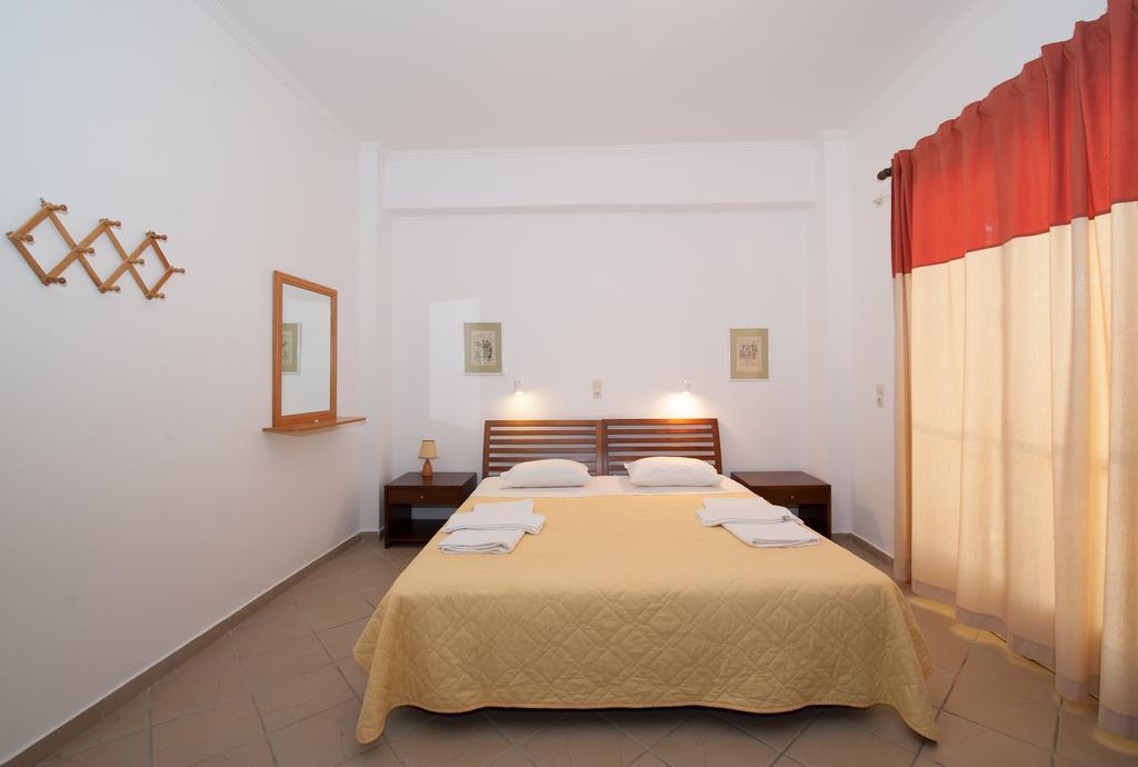 Zarkadis Beach Apartments Τσιλιβί Δωμάτιο φωτογραφία